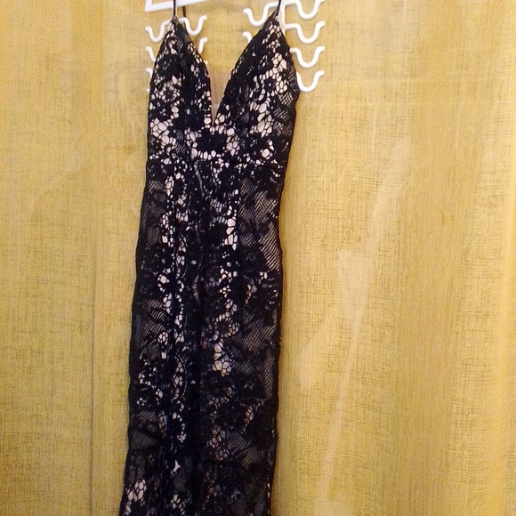 BEAUTIFUL AND SEXY MAXI DRESS - Picture 3 of 5